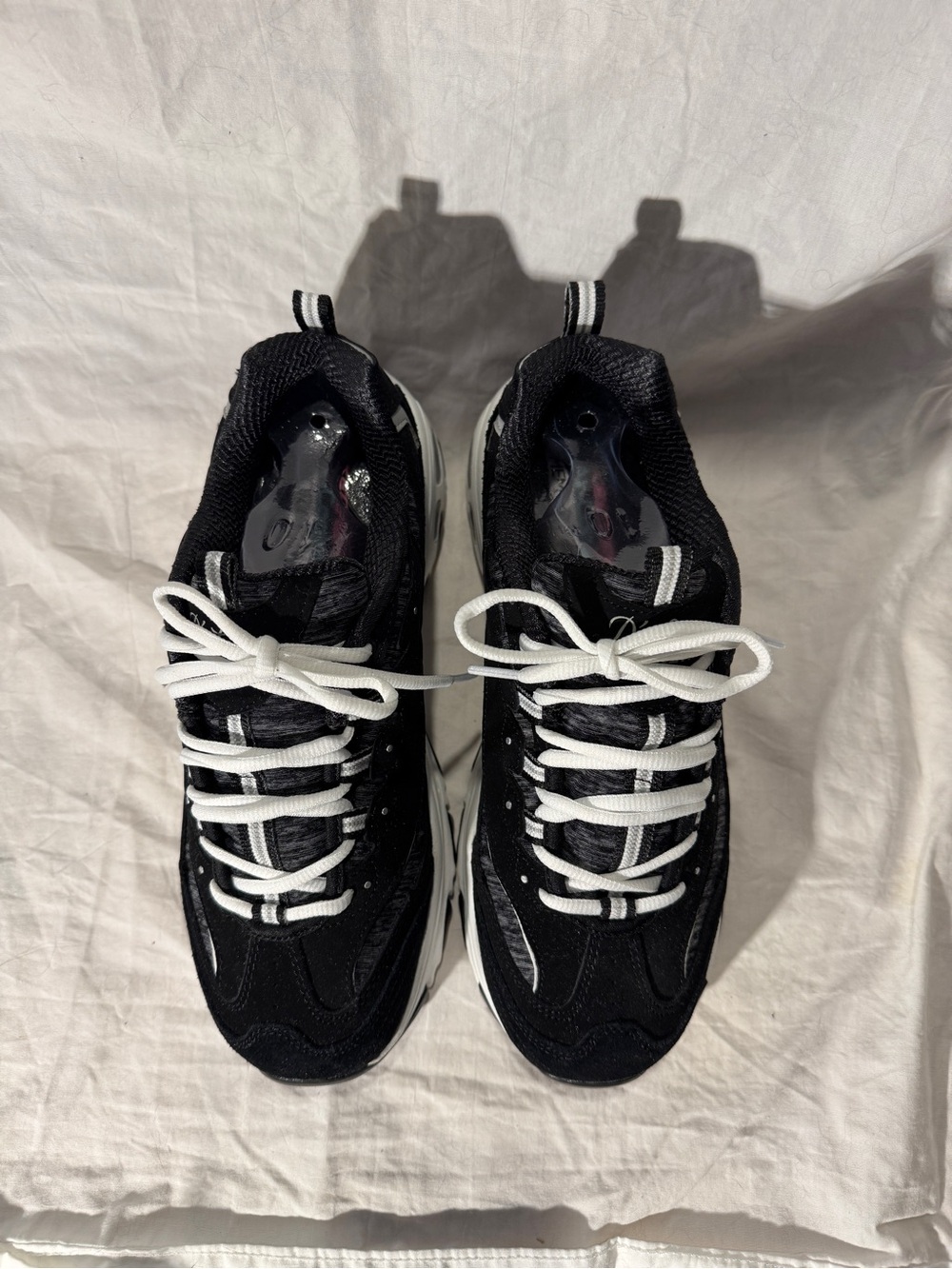 NIB Skechers D’Lites Me Time in black and white - Picture 9 of 10